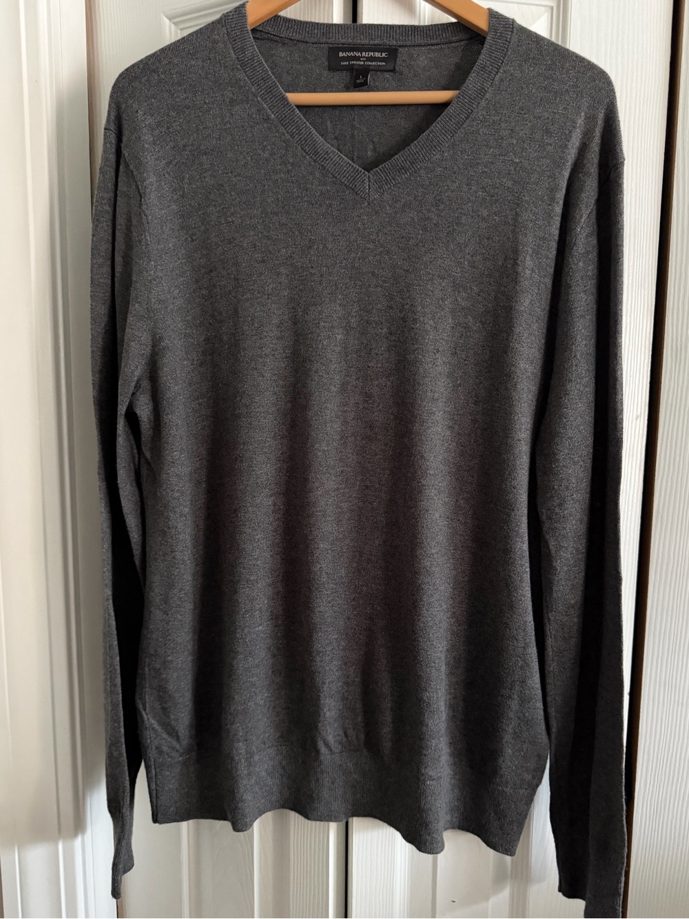 Banana Republic Men’s V-Neck Sweater - Charcoal